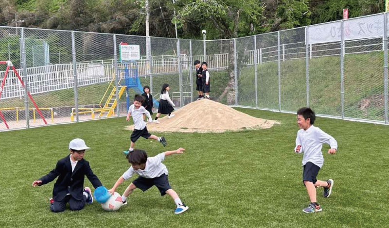 子ども第三の居場所で遊ぶこどもたちの画像