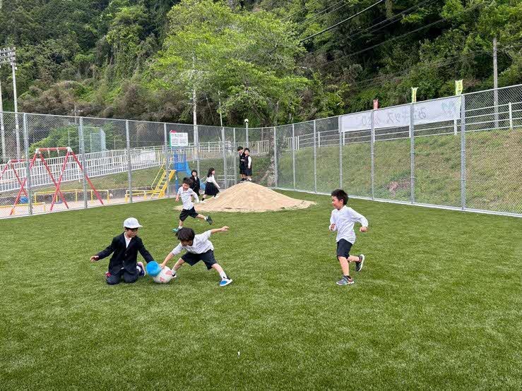 子ども第三の居場所で遊ぶこどもたちの画像