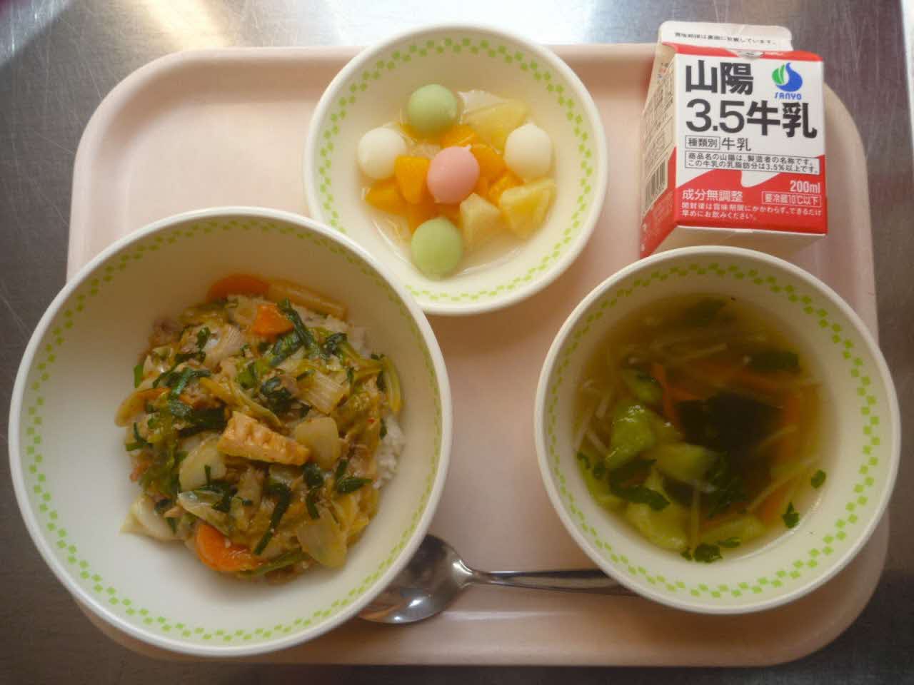 学校給食の画像