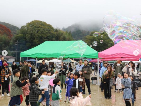 地域文化にふれるステージや催しがあるみさき秋まつりの写真