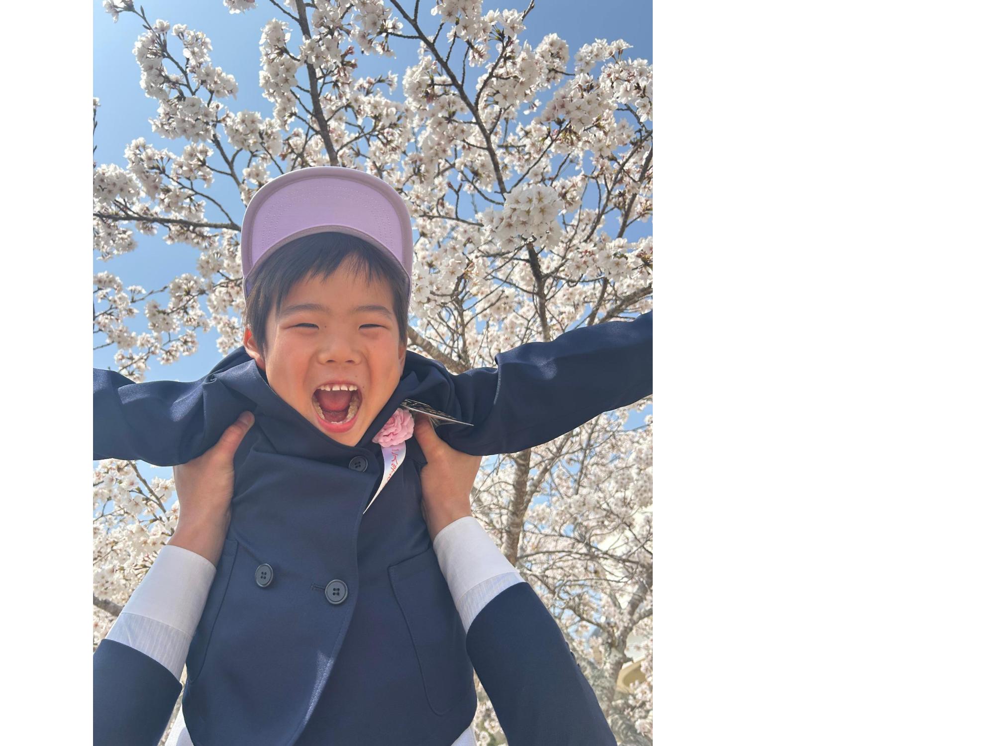 桜とこどもの画像