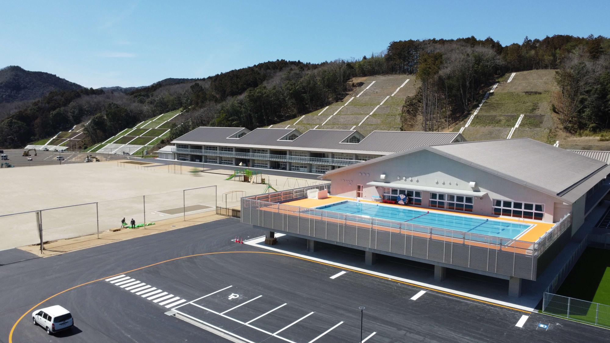 柵原学園上側から撮影した外観の画像