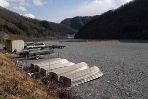ボートの上げ下ろし場として利用されている中島公園の写真