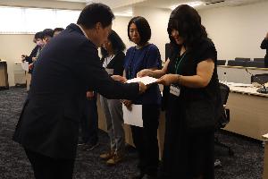 議員アカデミー四日目修了書